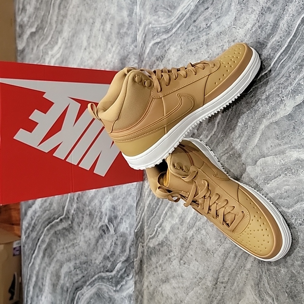 NWB Men's Nike Court Vision Mid Winter Sneakers
